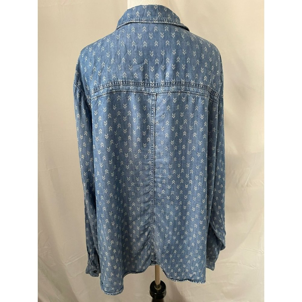 Maurices Blue/White Denim Color Up/Down Arrows Button-Up Long-Sleeve Shirt - Picture 7 of 12
